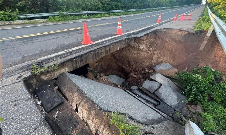 Cratera interdita trecho da BR-343 entre Buriti dos Lopes e Parnaíba