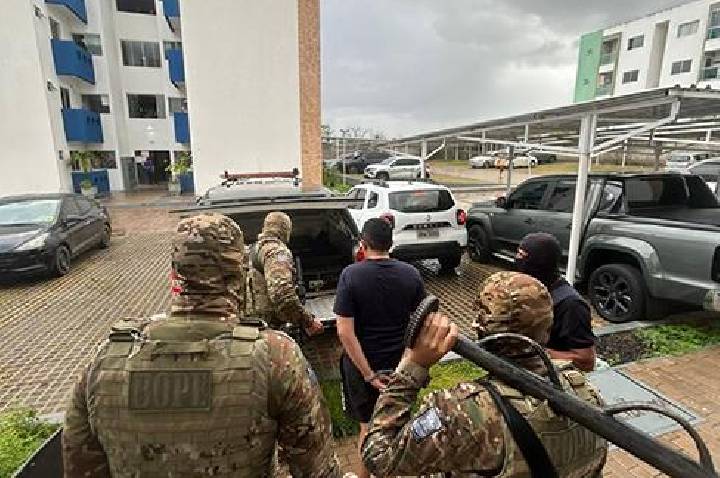 Foragido apontado como líder do Comando Vermelho no Ceará é preso em Teresina