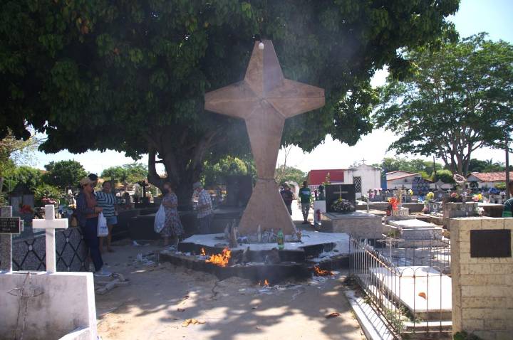 Movimento discreto marca Dia de Finados nos cemitérios de Piripiri