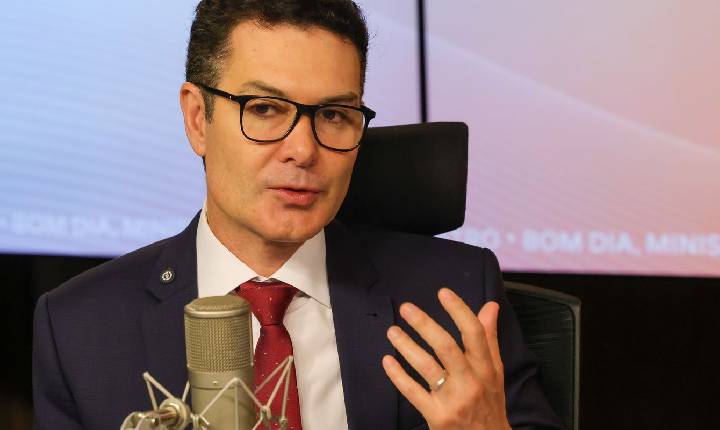 Parceria permitirá regularizar terras da União, diz ministro