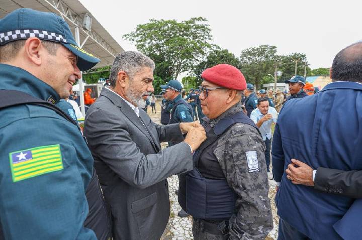 PM celebra Dia de Tiradentes com homenagens a agentes de segurança no Piauí