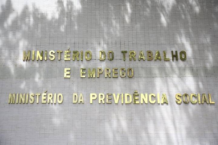 Prazo para contestar descontos indevidos do INSS ​termina dia 14