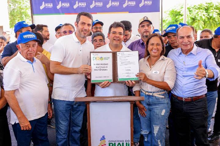 Rafael Fonteles vistoria obras e anuncia investimentos em mobilidade em Cocal de Telha