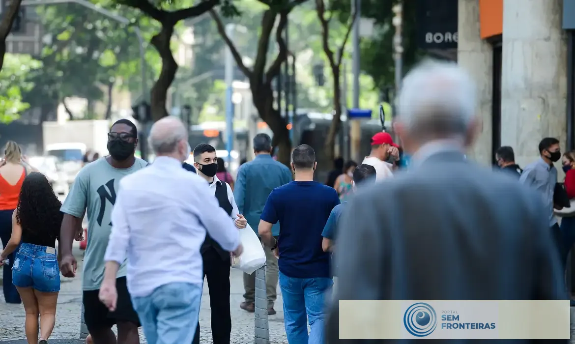 Expectativa de vida no Brasil atinge 76,4 anos em 2023