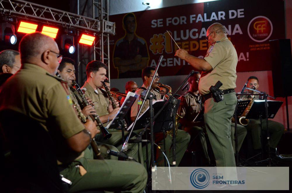 Banda da Polícia Militar do Piauí se apresenta na festa de 35 anos do Colégio Frei Francisco
