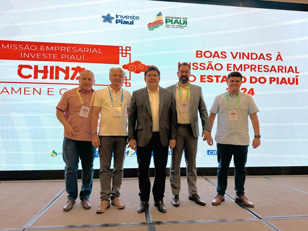 Governador com grupo de empresários na China (CCOM)