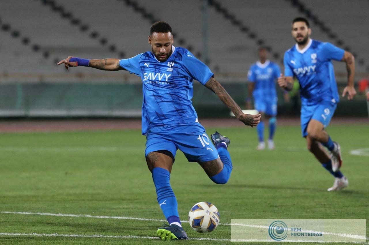 Neymar volta aos gramados após um ano afastado por lesão