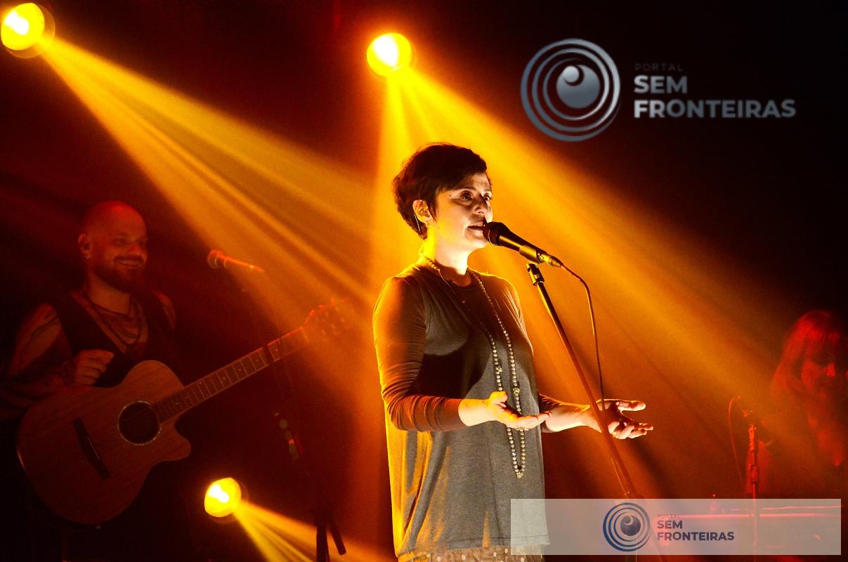 Projeto Seis&Meia traz Fernanda Takai ao Teatro João Cláudio Moreno