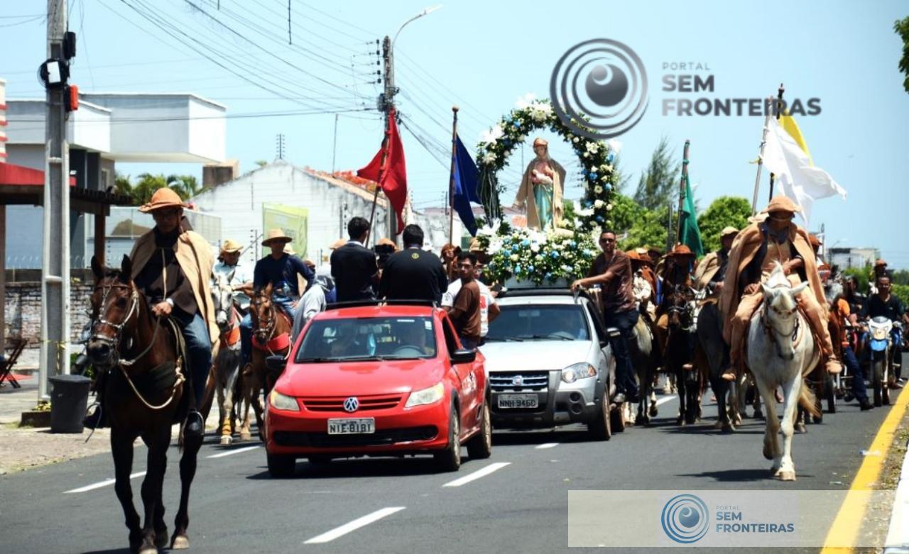 Tradicional cavalgada de vaqueiros marca último dia do novenário de N.Sra. dos Remédios em Piripiri
