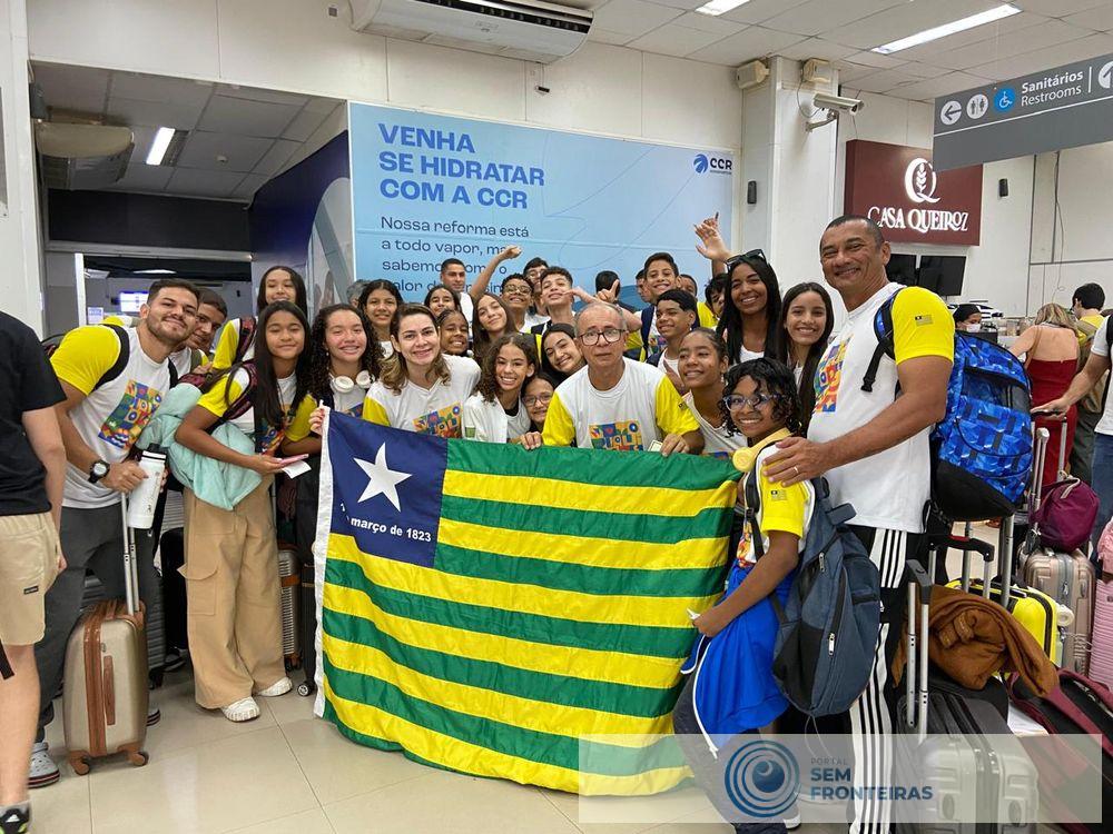Último grupo formado por atletas piauiense embarca para os Jogos Escolares em Recife