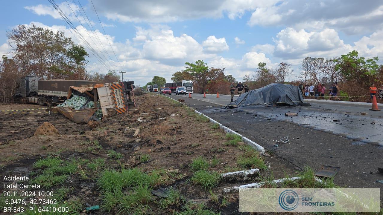 Tragédia na BR-343: quatro pessoas morrem em colisão entre carro e carreta bitrem