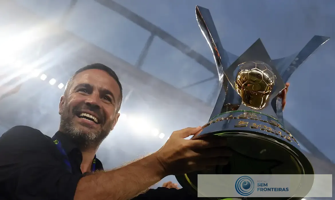 Artur Jorge, do Botafogo, é indicado a melhor técnico das Américas