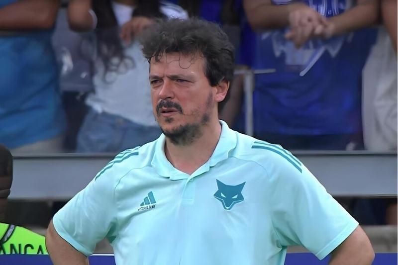 Cruzeiro anuncia a saída do técnico Fernando Diniz