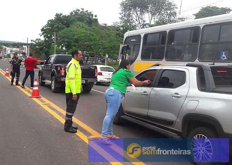 Blitz educativa em Piripiri orienta sobre cuidados no carnaval