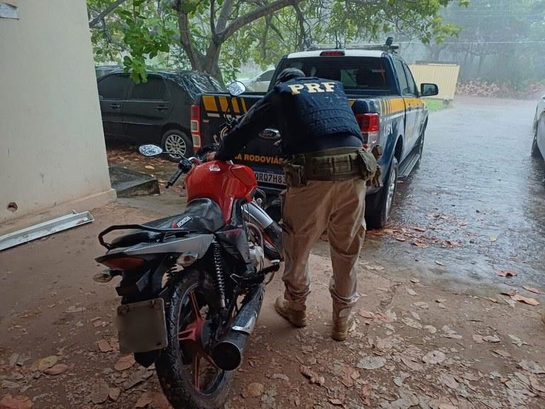 Polícia Rodoviária apreende moto clonada em Piracuruca