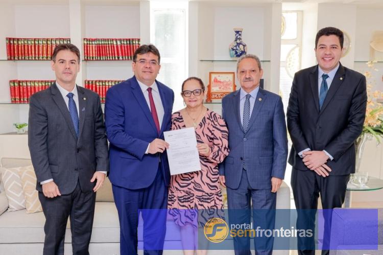 Prefeita Betinha Brandão se reúne com governador para discutir falta de água em Pedro II e novos investimentos