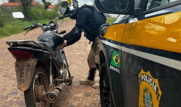 PRF recupera moto roubada em Piracuruca