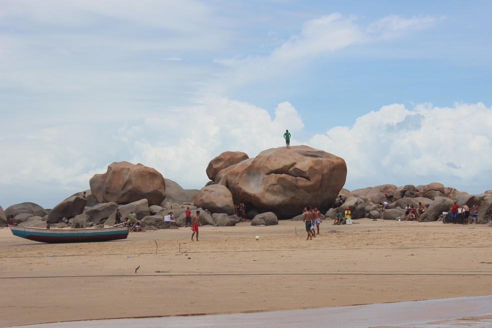 Jovem de 20 anos desaparece após afogamento em praia de Parnaíba