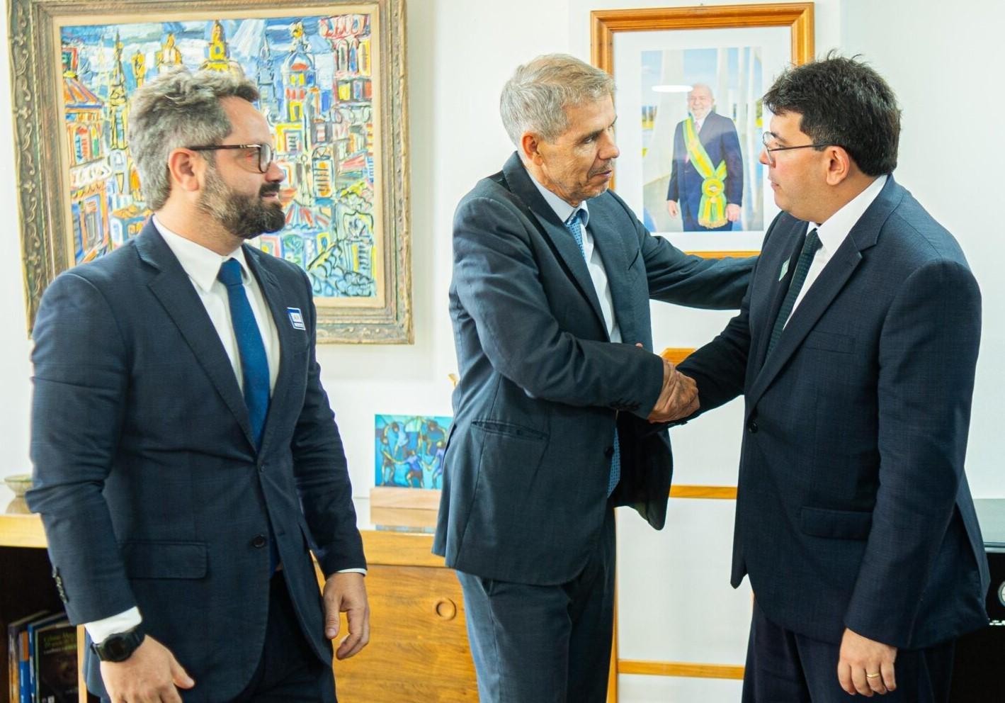 Em Brasília governador discute avanço da industrialização verde e ampliação da infraestrutura elétrica no NE