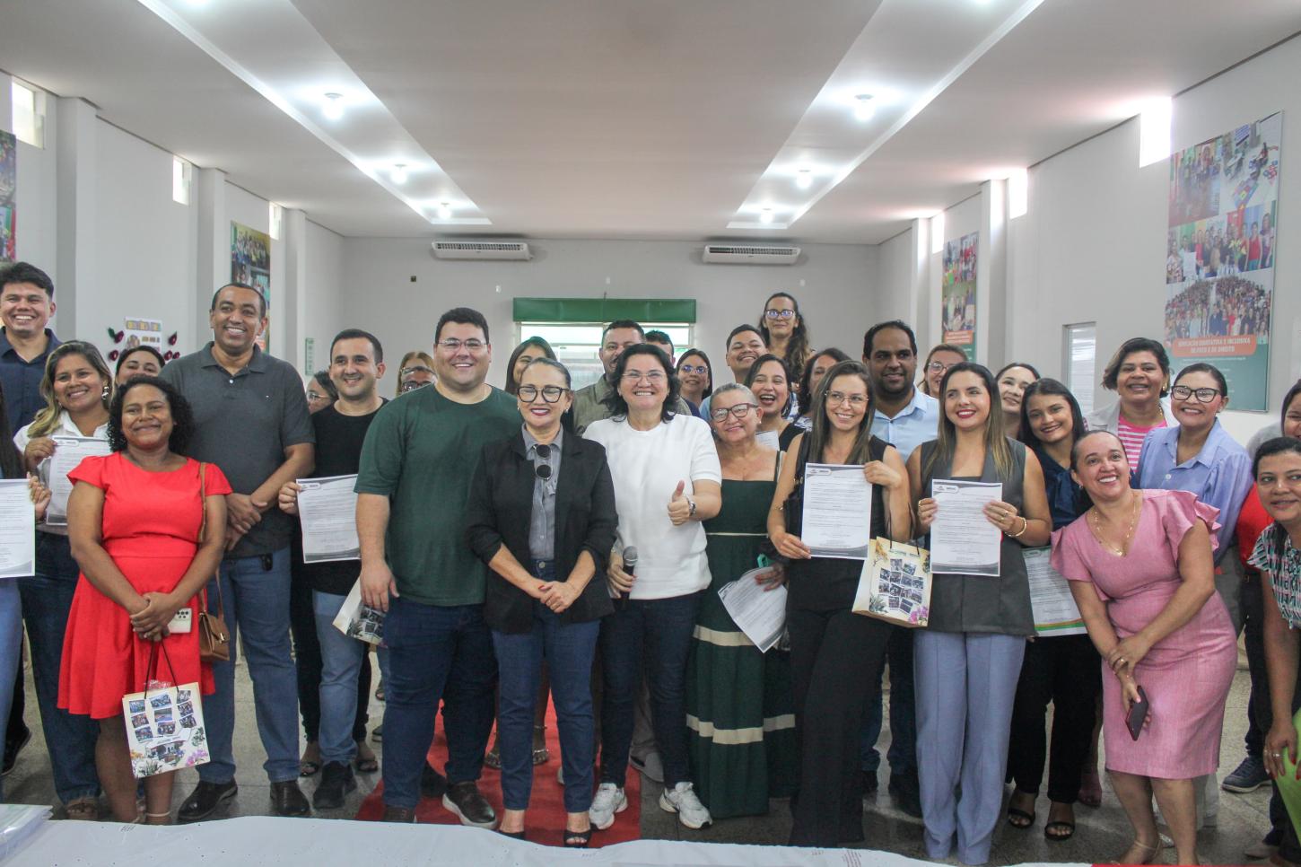 Prefeitura de Piripiri entrega portarias a gestores da Rede Municipal de Educação