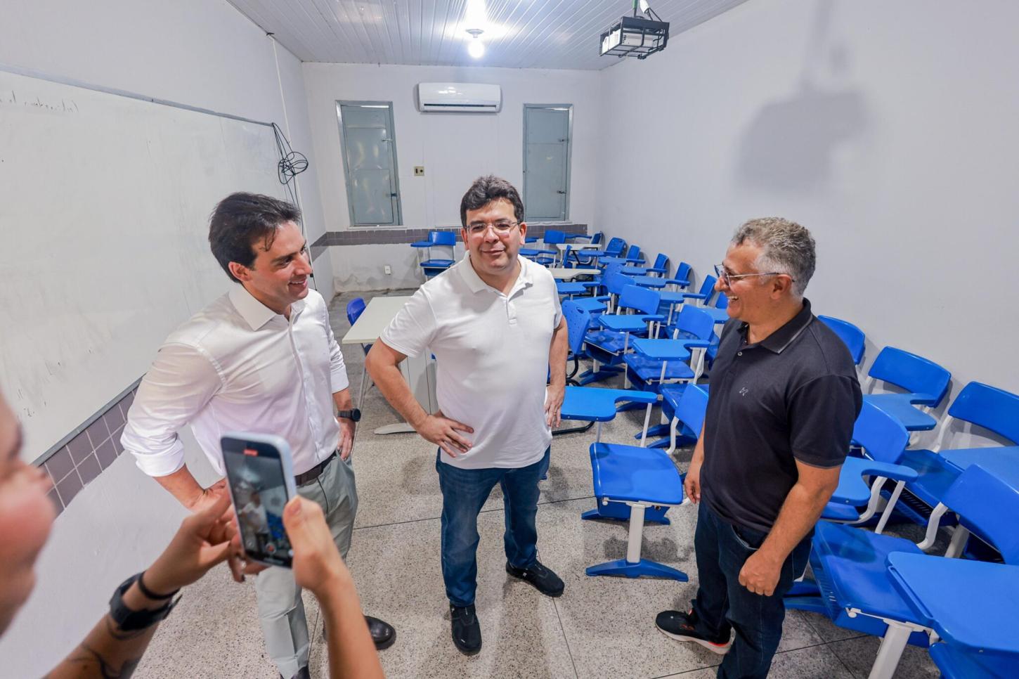 Governador entrega mais um bloco de salas de aula na Uespi e anuncia modernização da Facime e Clovis Moura