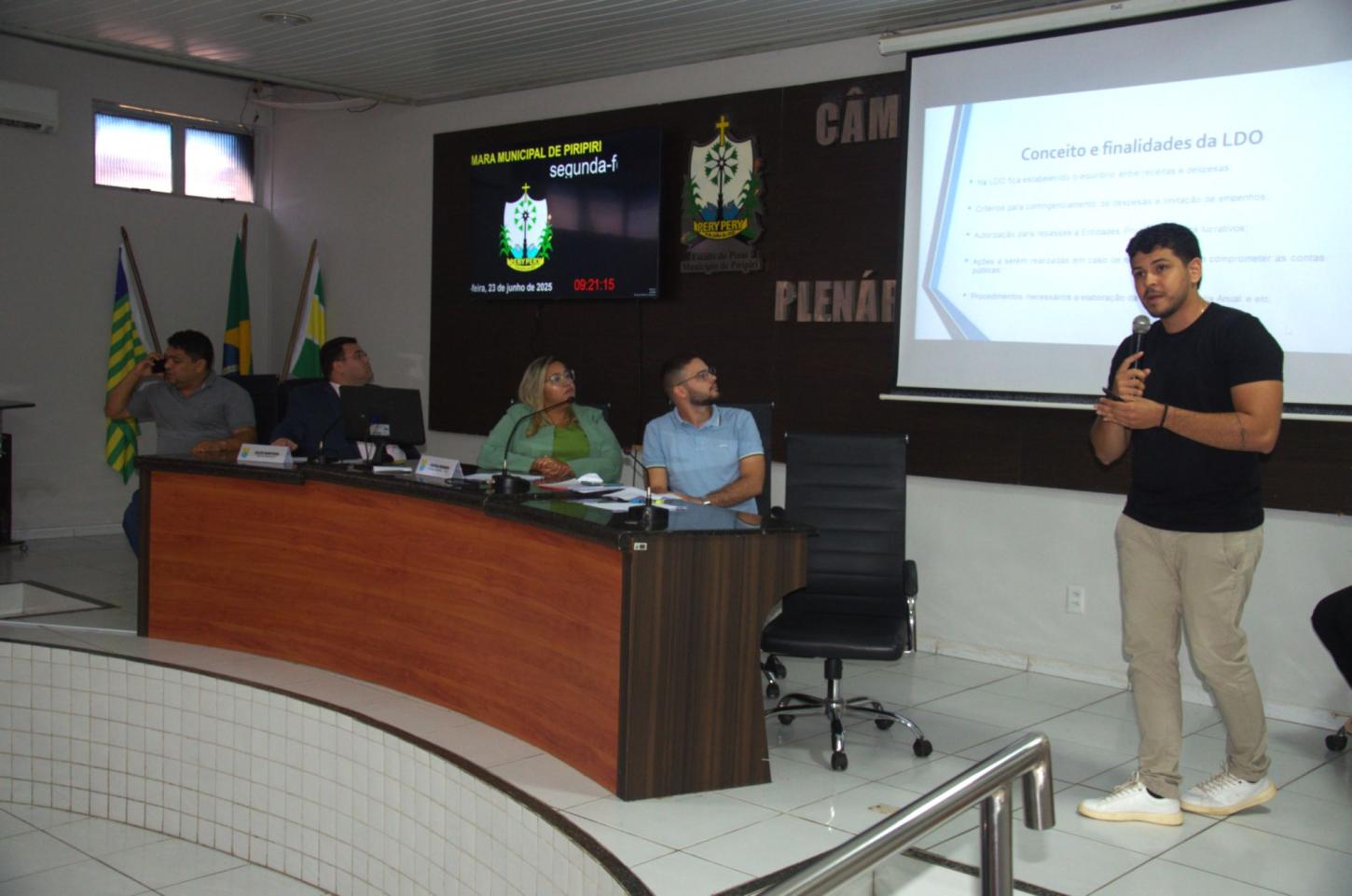 Piripiri debate o orçamento de 2026 em audiência pública na Câmara de Vereadores