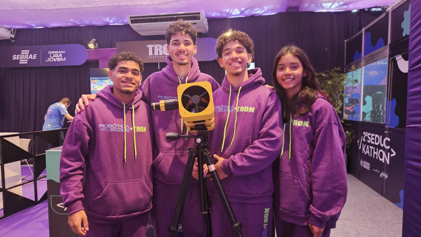 Telescópio construído por alunos da rede pública encanta visitantes no Seduckathon 2025