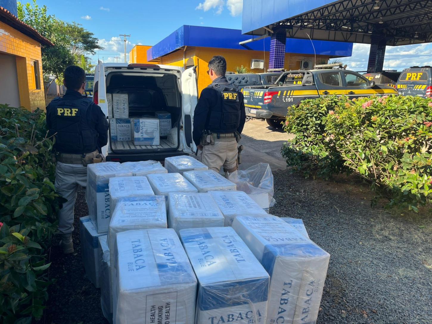 PRF apreende carga com 19 mil maços de cigarros contrabandeados em Piripiri, no Norte do Piauí