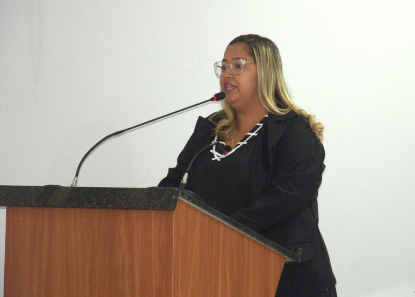 Cinthia Resende anuncia saída da Câmara para assumir Secretaria de Governo