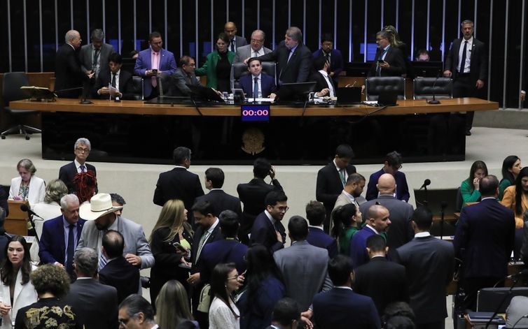 Câmara aprova texto que dificulta denúncia criminal contra parlamentar, bancada do Piauí vota a favor