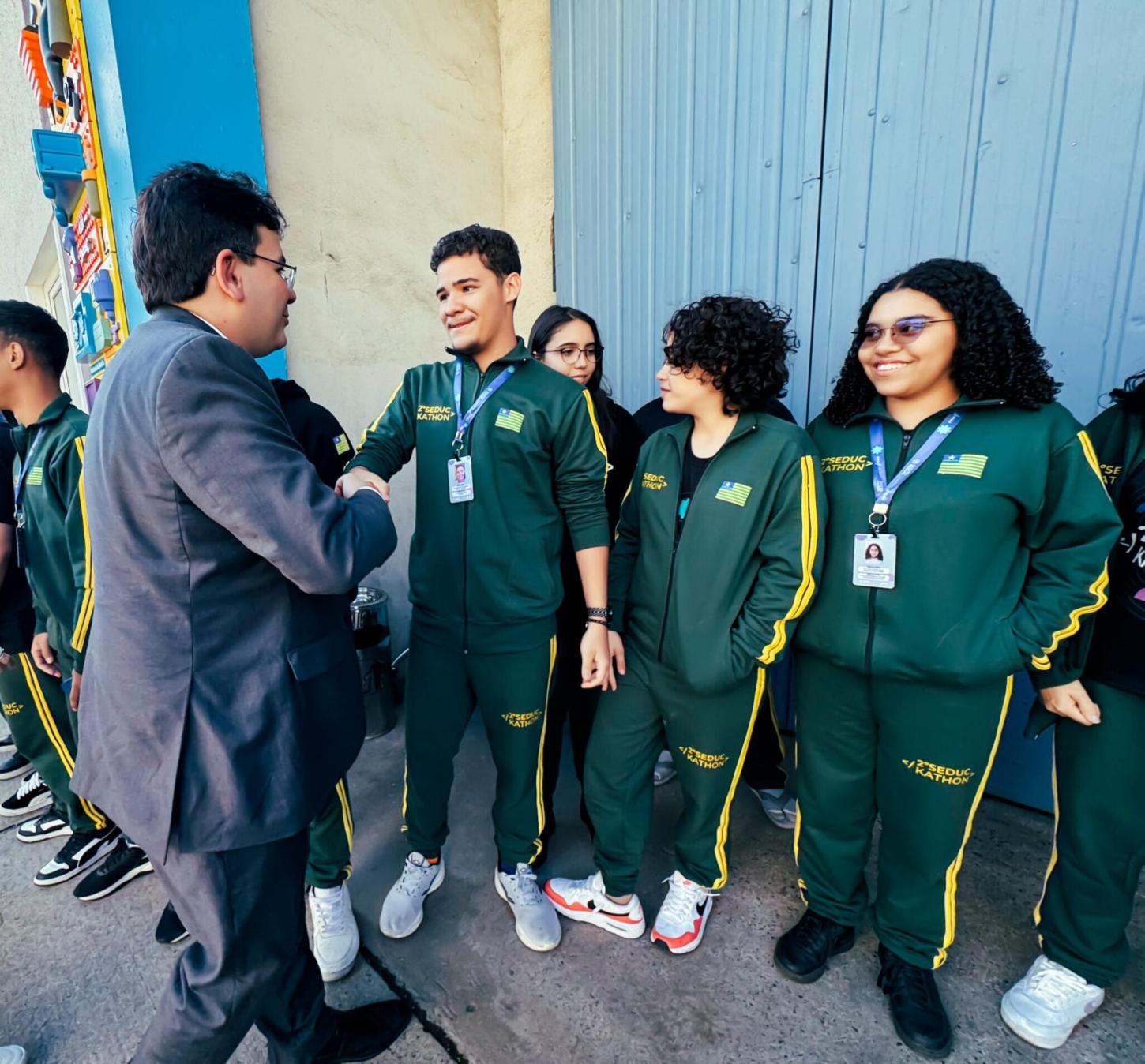Governador Rafael Fonteles encontra estudantes piauienses em intercâmbio na Alemanha e destaca importância da educação tecnológica