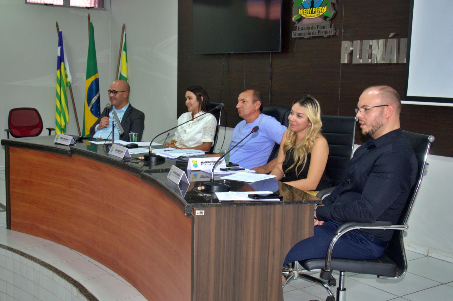 Câmara de Piripiri debate proposta de PPP para modernizar iluminação pública