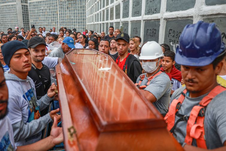 Em nove estados, polícias mataram 11 pessoas por dia em 2024