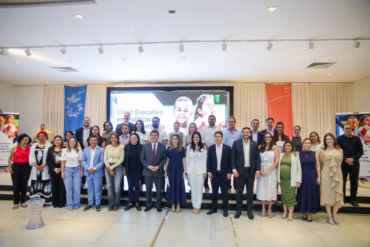 Governador lança curso inédito que fortalece políticas de primeira infância nos municípios do Piauí