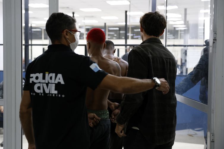 Policiais civis do RJ cobram adicional de 100% sobre pensão por morte