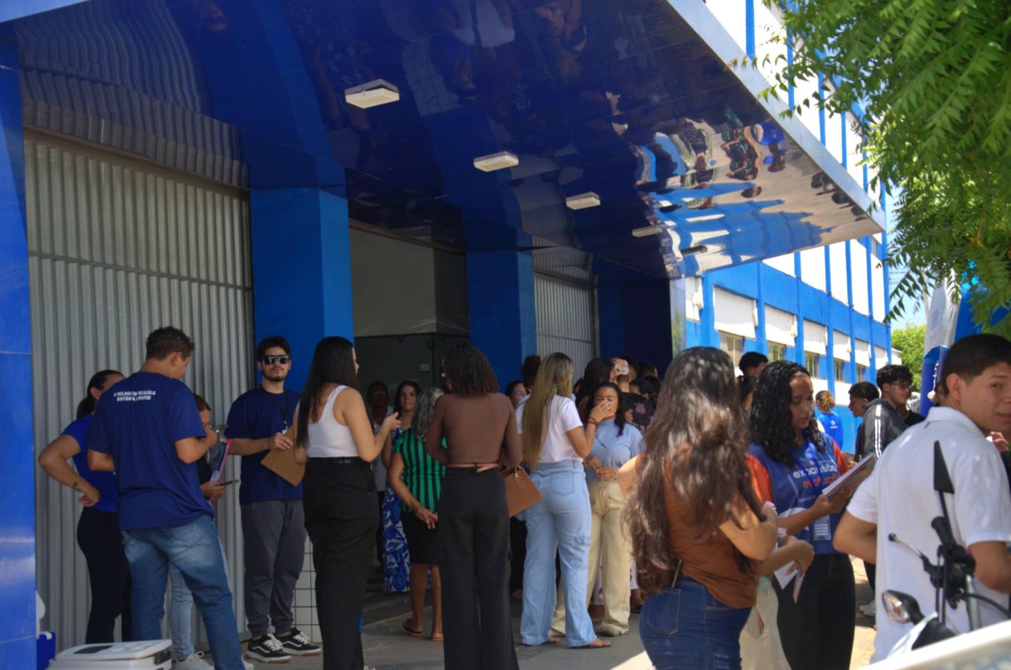 Primeiro dia do ENEM 2025 mobiliza estudantes em Piripiri