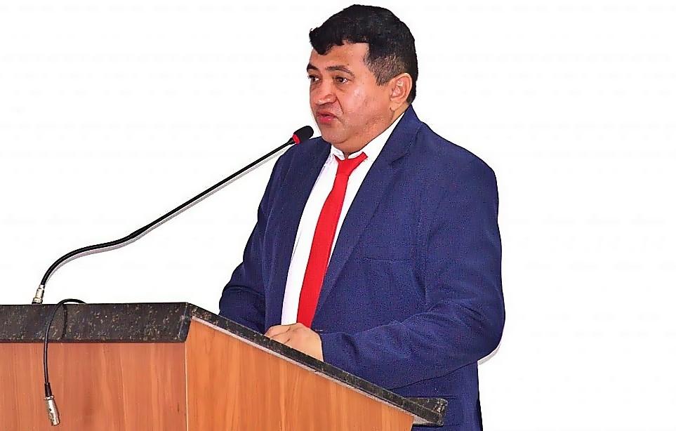 Vereador Luís Carlos cobra solução para crise no abastecimento de água em Piripiri  