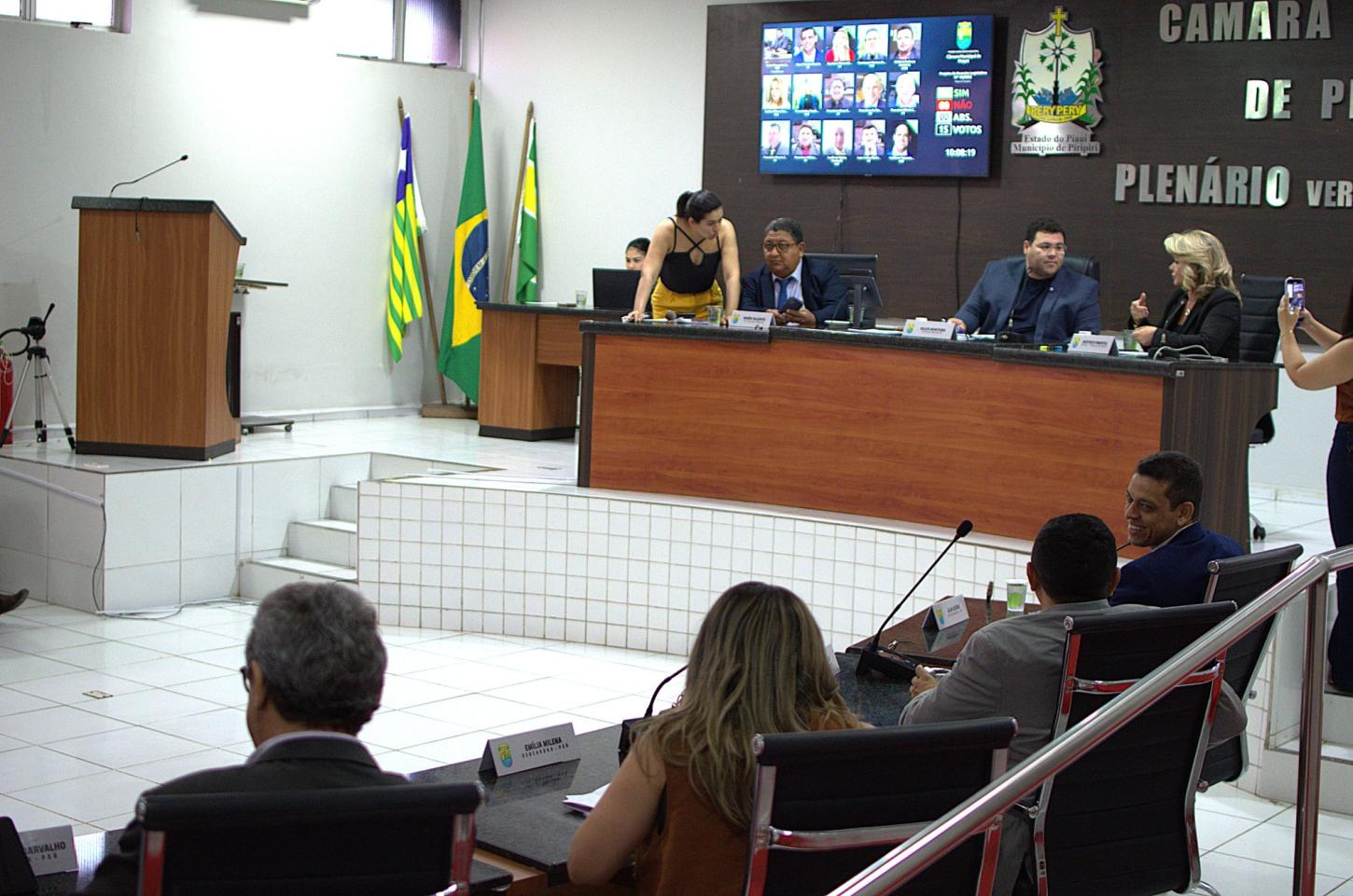 Câmara de Piripiri realiza Sessão Extraordinária e aprova projetos orçamentários e de interesse público