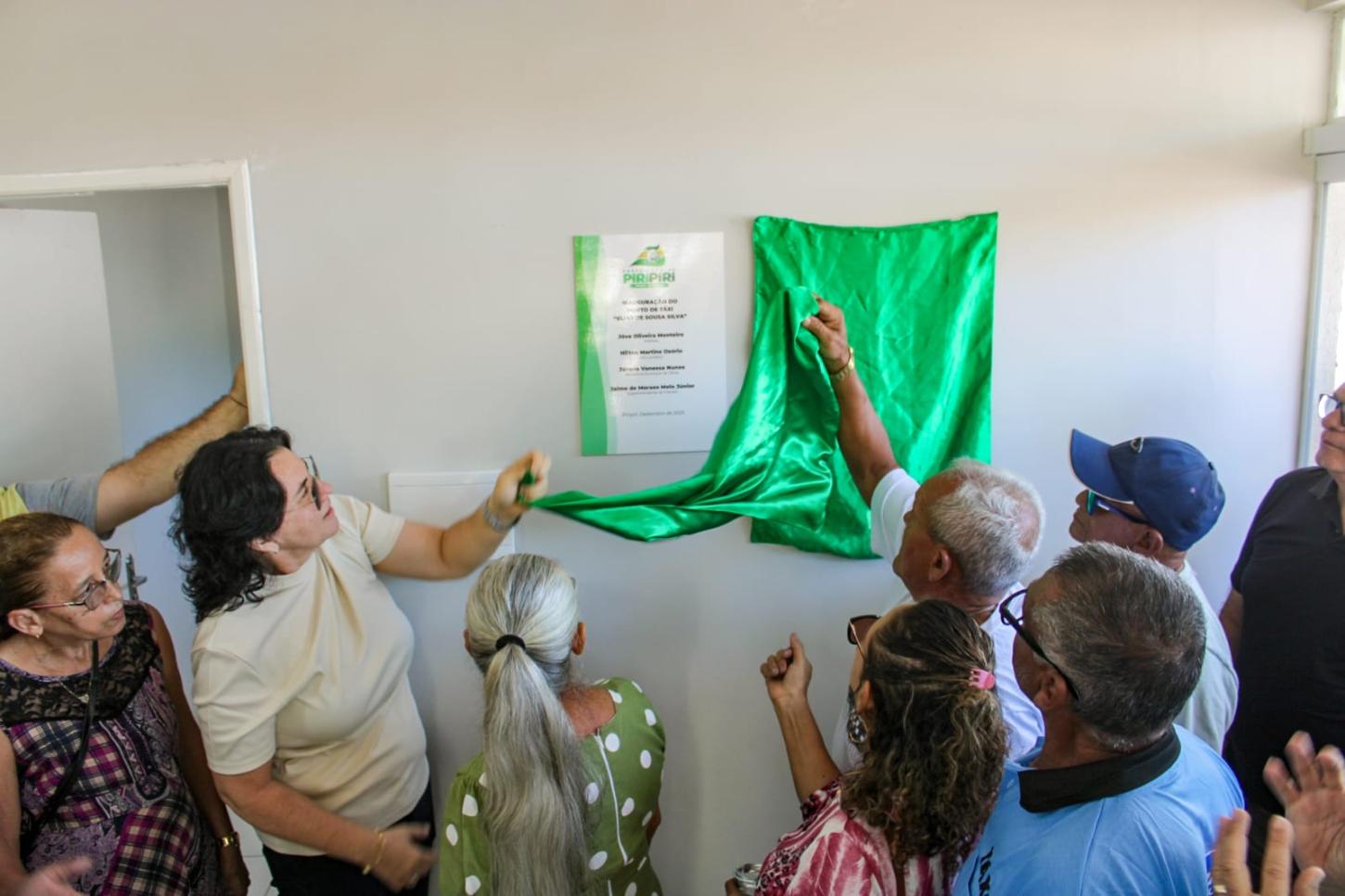 Prefeitura de Piripiri inaugura Ponto de Táxi Elias de Sousa Silva na Praça da Saudade