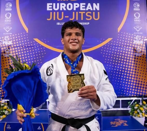 Piripiriense Eduardo Alves conquista título europeu na estreia da faixa preta em Lisboa