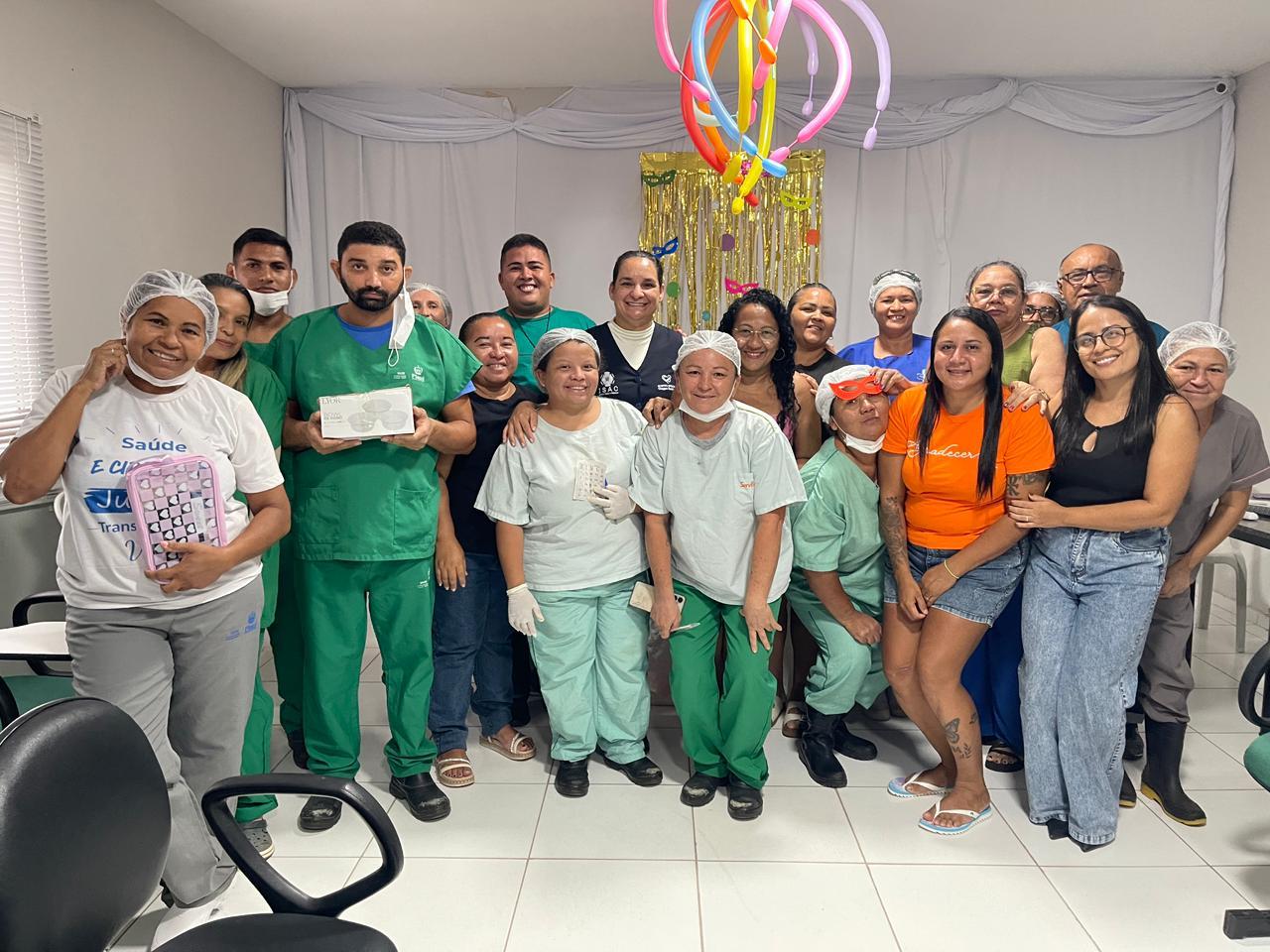 HRCR celebra profissionais de higienização e limpeza em clima carnavalesco