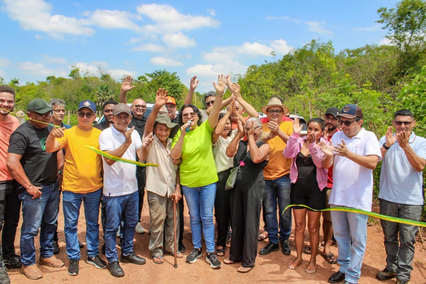 Prefeitura de Piripiri inaugura estradas rurais e fortalece agricultura familiar