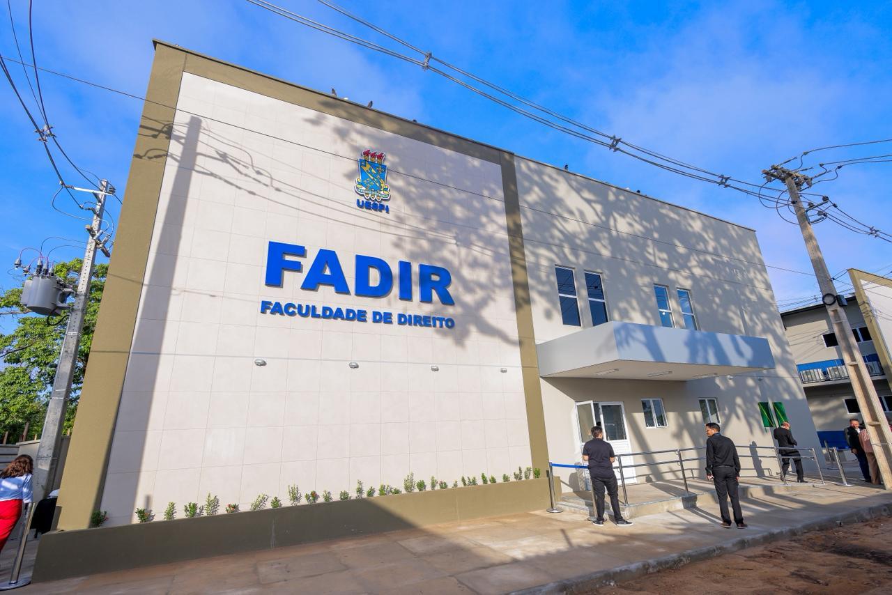 Uespi inaugura novos prédios e anuncia pacote de investimentos em modernização