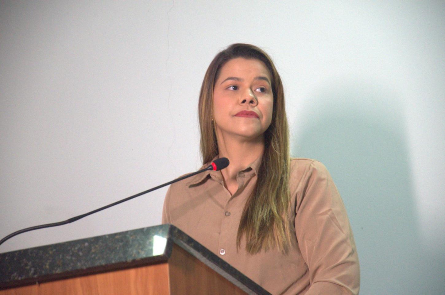 Câmara de Piripiri recebe diretora do Departamento da Mulher e Direitos Humanos da SETAS