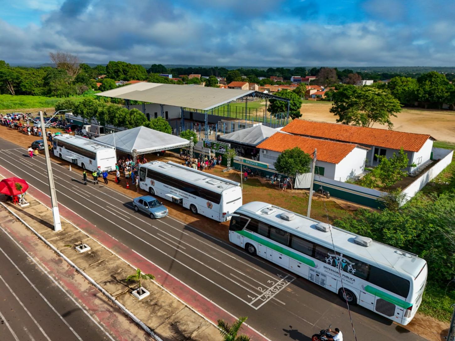 Caravana TJ/PI leva serviços de cidadania a Piripiri