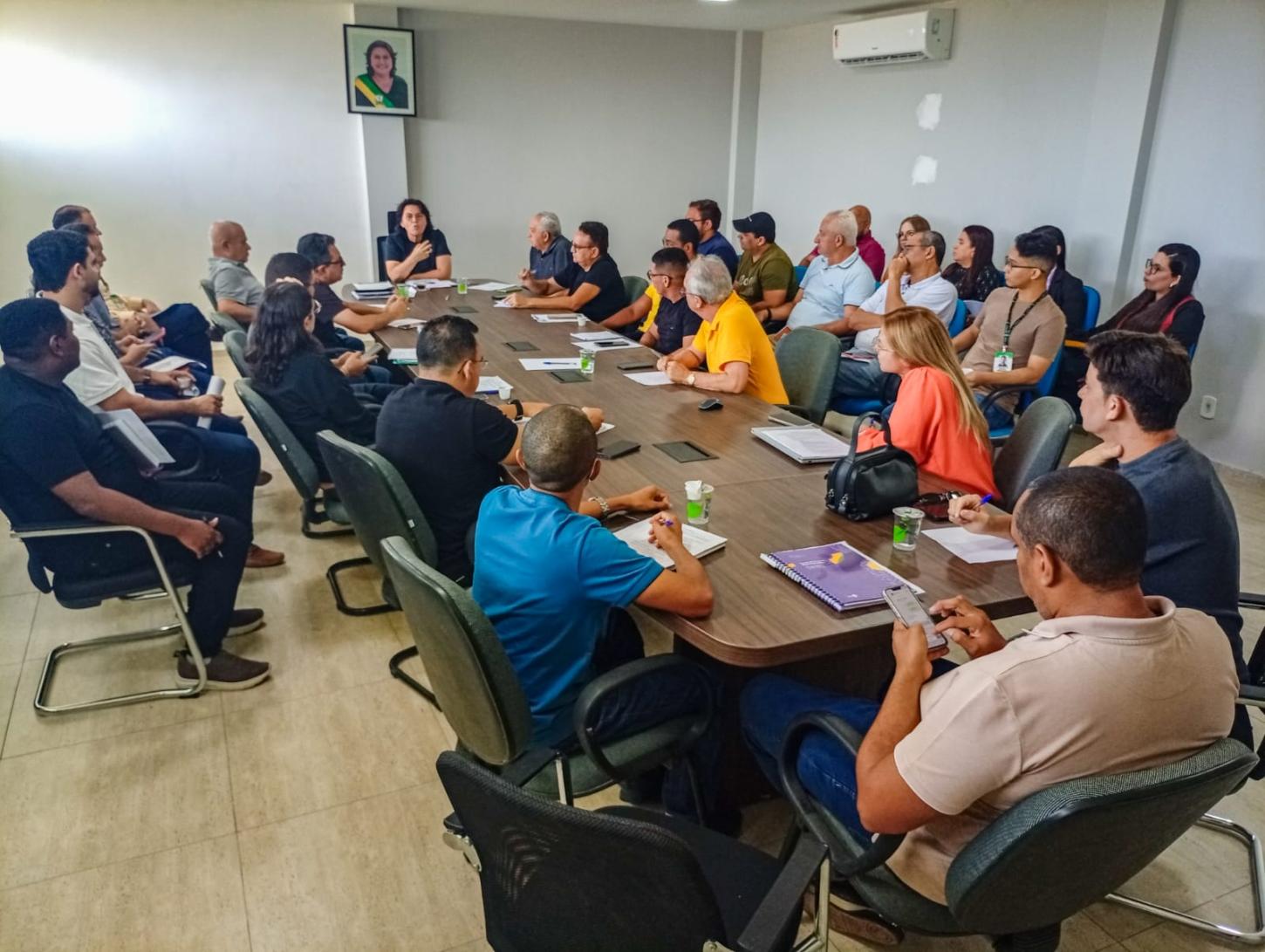 Prefeita Jôve Oliveira Monteiro reúne secretariado para alinhar ações da Caravana TJ Piauí em Piripiri  