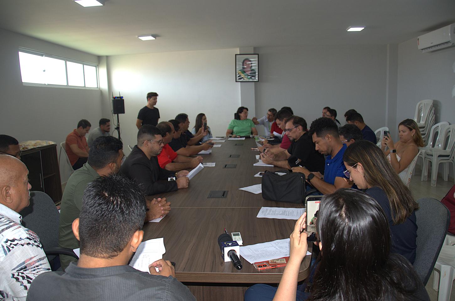 Prefeita Jôve Oliveira reúne imprensa e detalha chegada da Caravana TJPI a Piripiri