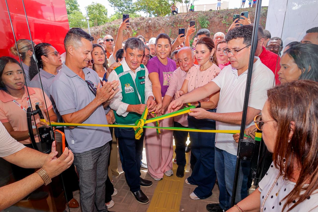 Rafael Fonteles celebra Dia da Mulher em Luzilândia com inauguração de Creas e entrega de van
