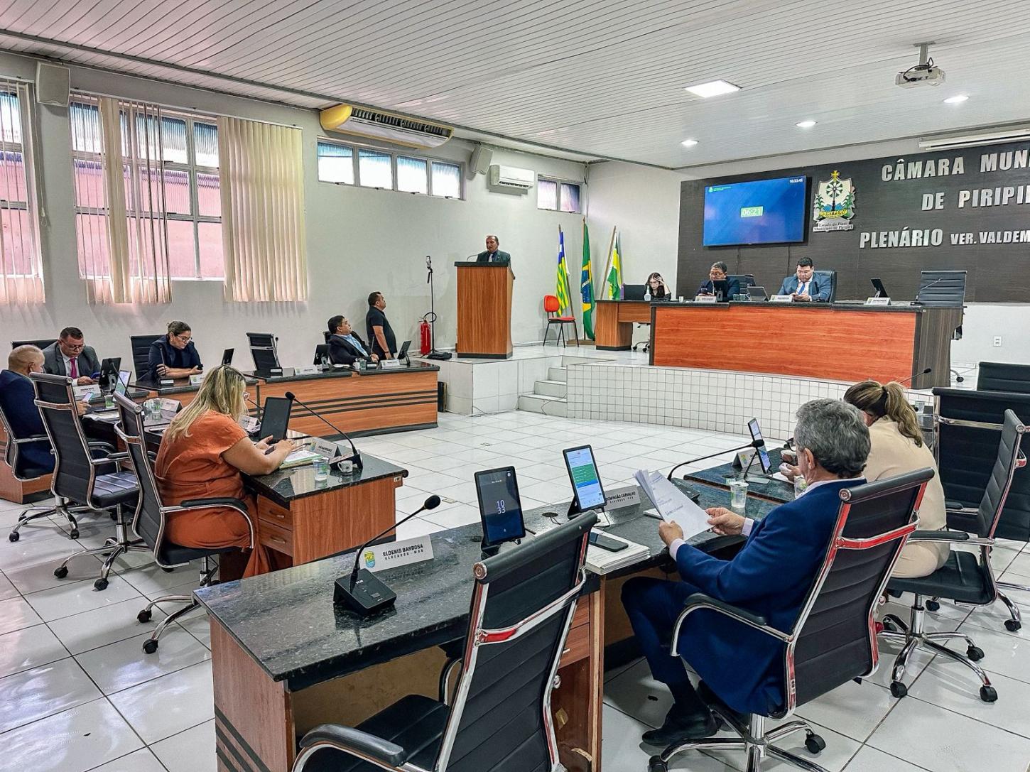 Câmara de Piripiri recebe Projeto de Lei de reajuste dos servidores da SETAS