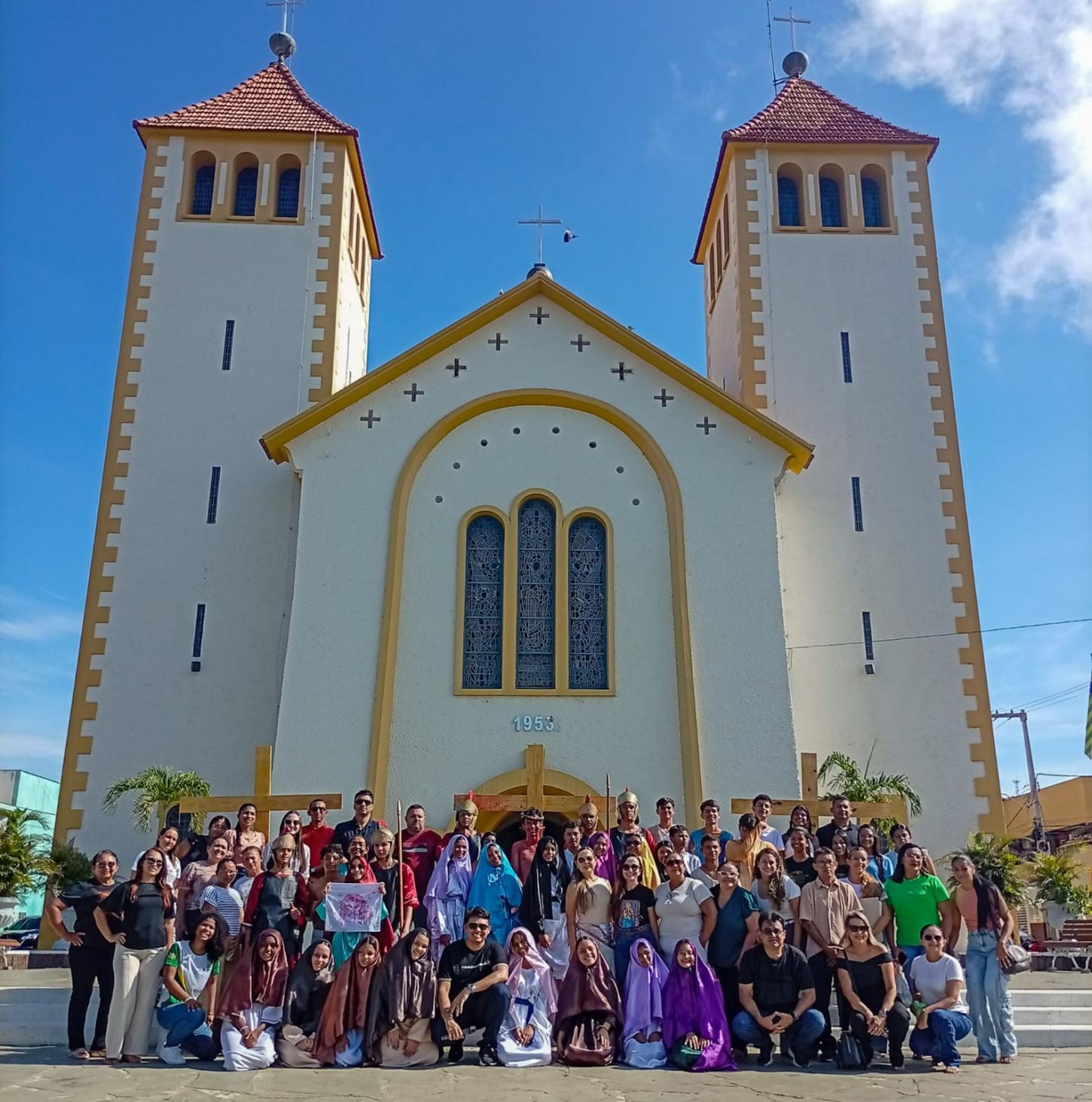 Escola Padre Freitas emociona comunidade com encenação da Via Sacra em Piripiri
